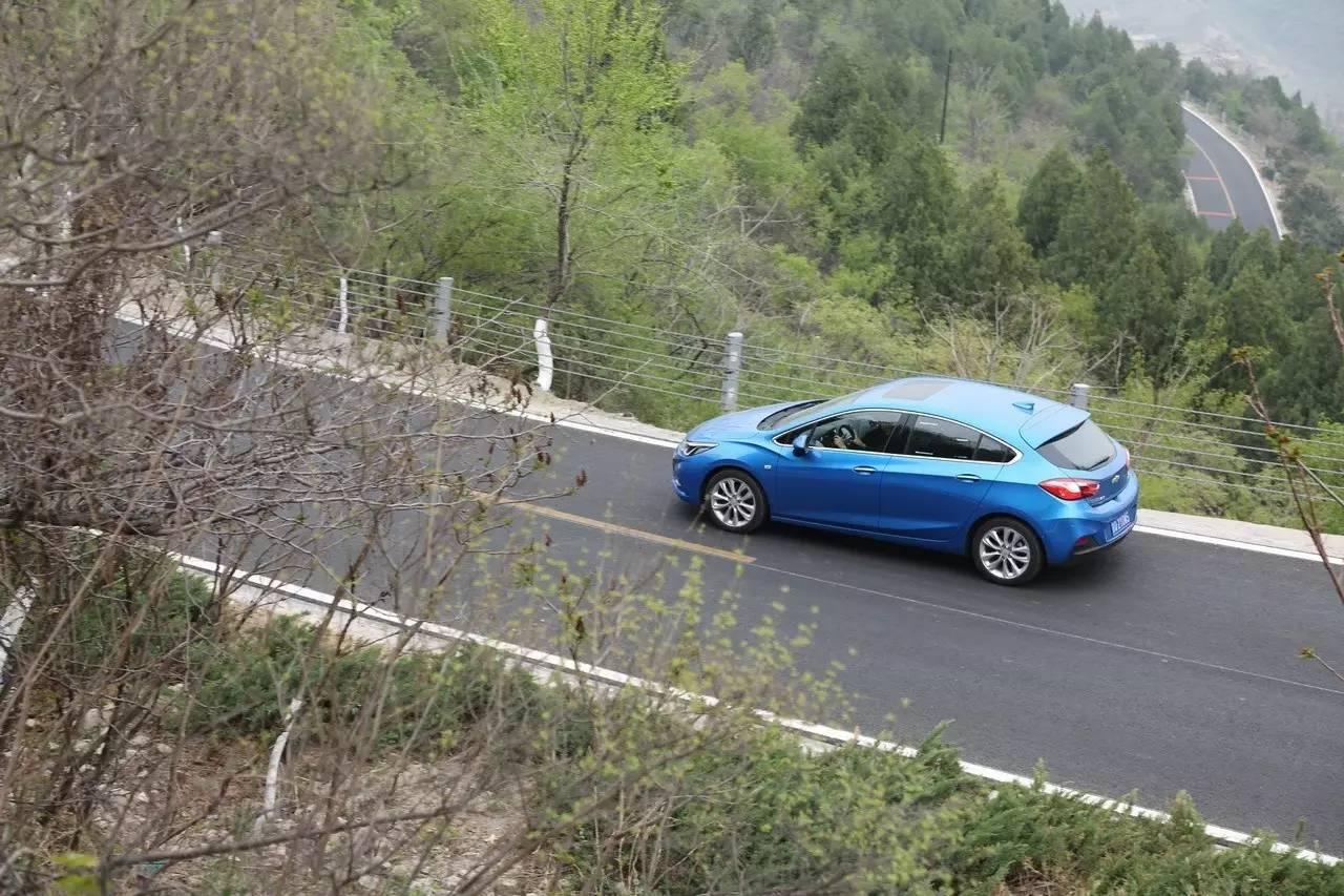 国外科鲁兹两厢掀背版试驾,二手科鲁兹两厢掀背最新用车感受