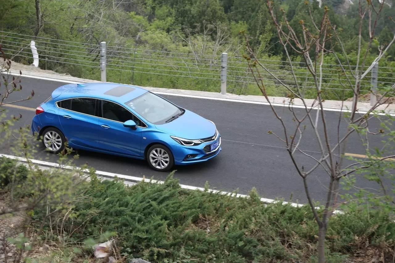 国外科鲁兹两厢掀背版试驾,二手科鲁兹两厢掀背最新用车感受