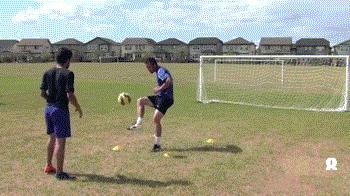 足球实战技巧训练,足球基本功球感练习在家里