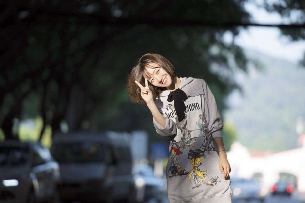 杨蓉短发发型后面效果图,杨蓉短发机场街拍