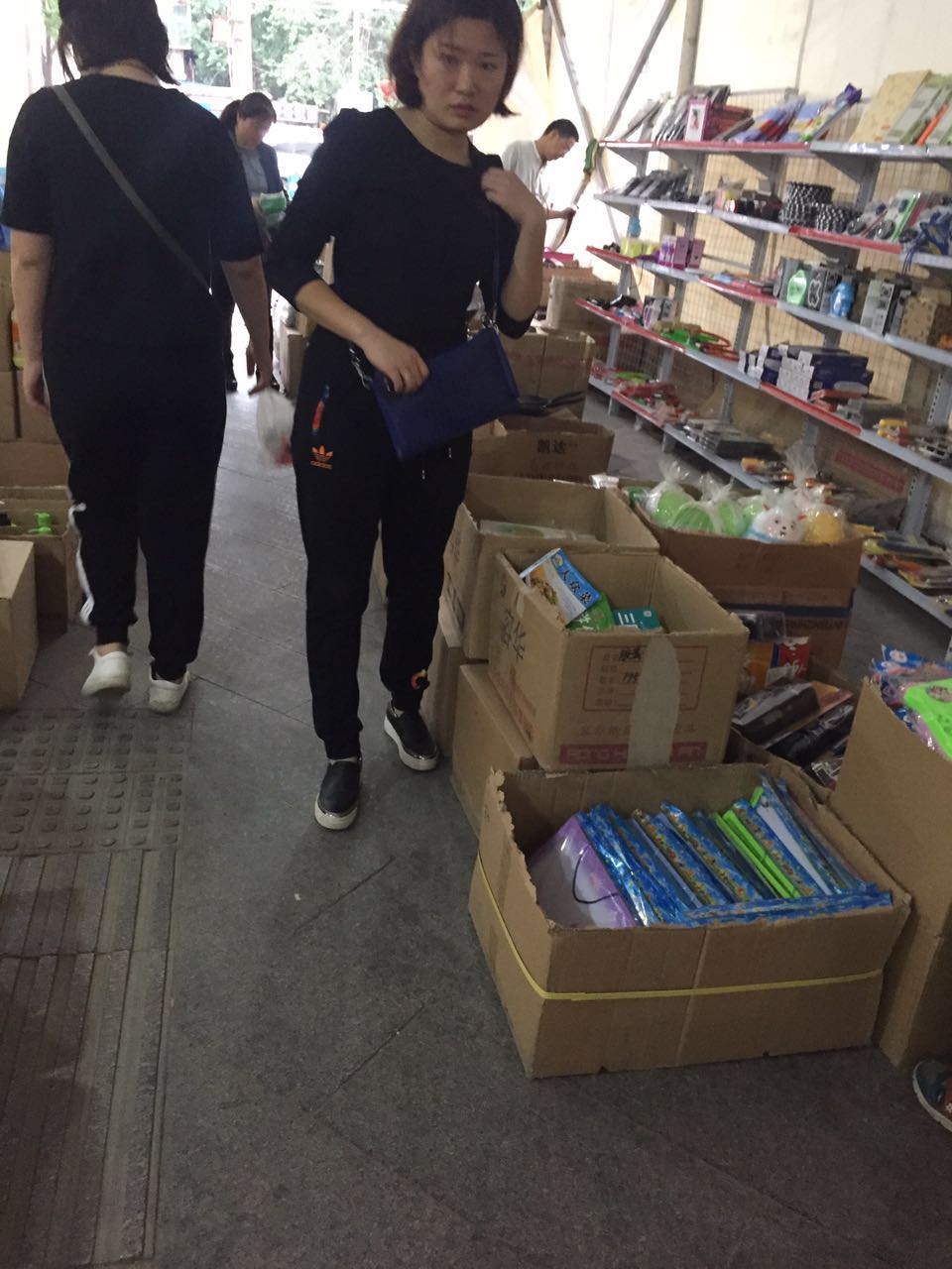 买了好多9.9的零食,买了很多便宜的东西花了20元