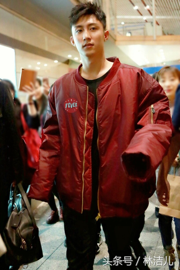 井柏然周冬雨撞衫,周冬雨井柏然红毯