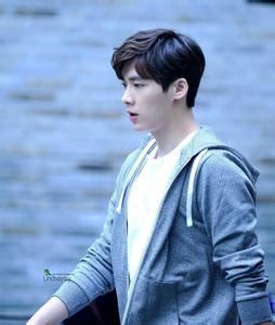 吴昕看马德里竞技比赛,吴昕韩国拍照