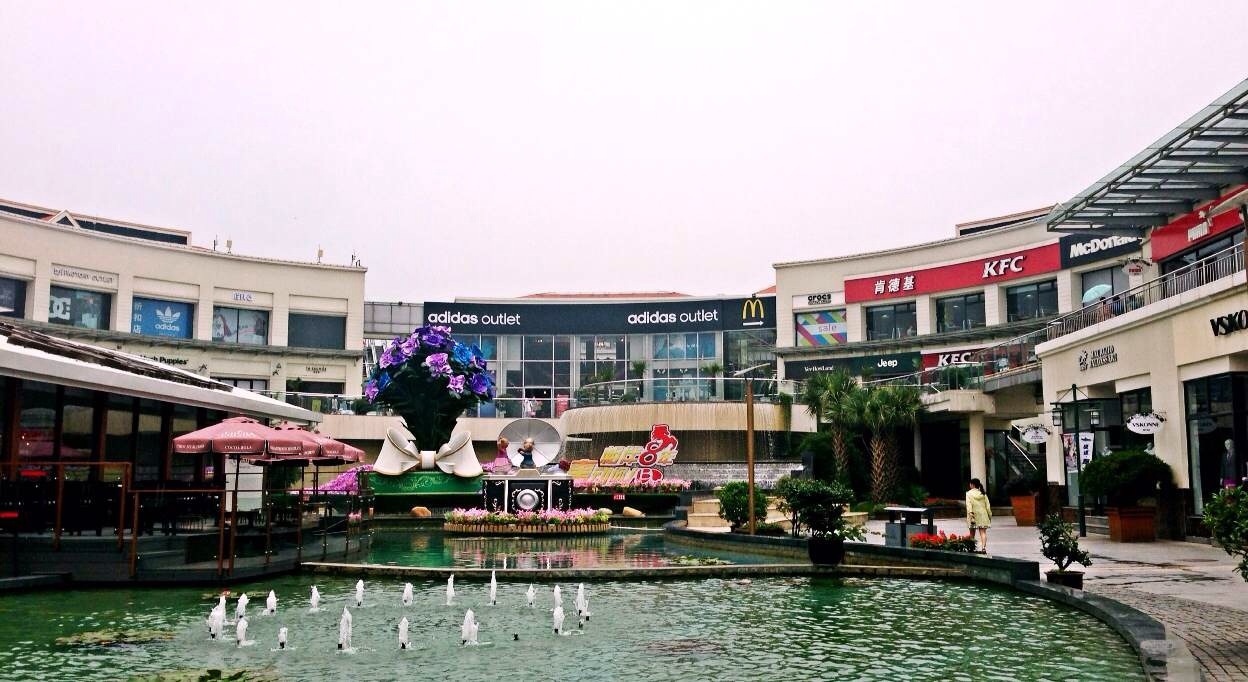 奥特莱斯为什么开在郊区,奥特莱斯几线城市才有