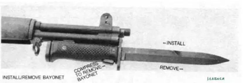 美国军用匕首和中国军用匕首对比,三棱军刺与尼泊尔军刀哪个好用