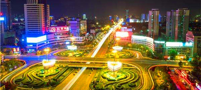 除了自驾或跟团之外，只需花1到3块钱，就能找到最美济南