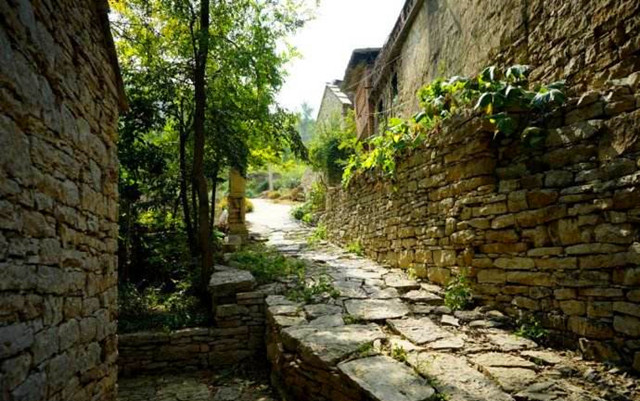 除了自驾或跟团之外，只需花1到3块钱，就能找到最美济南