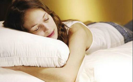 人在睡觉时为什么会突然抖动一下？真相竟是……