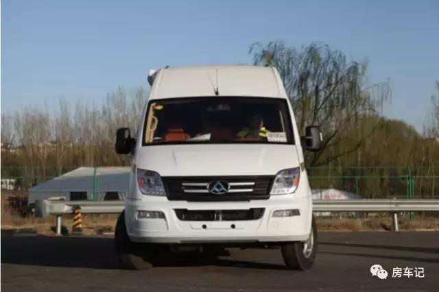 上汽大通v80长轴中顶自动挡房车,2019款大通v80豪哥自动挡房车