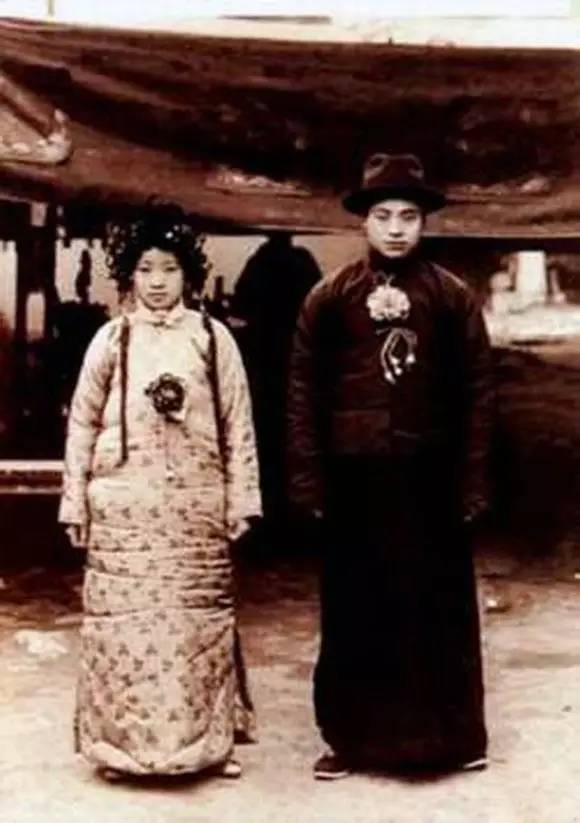 中国各年代婚纱照,夫妻看看多年前的婚纱照