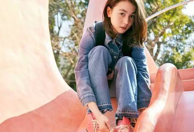 人见人爱！这个BOY风少女有点cool！