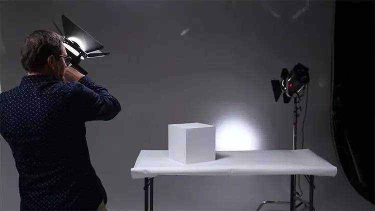 摄影师必备灯光技巧有哪些,详细解读人像摄影中的用光技巧