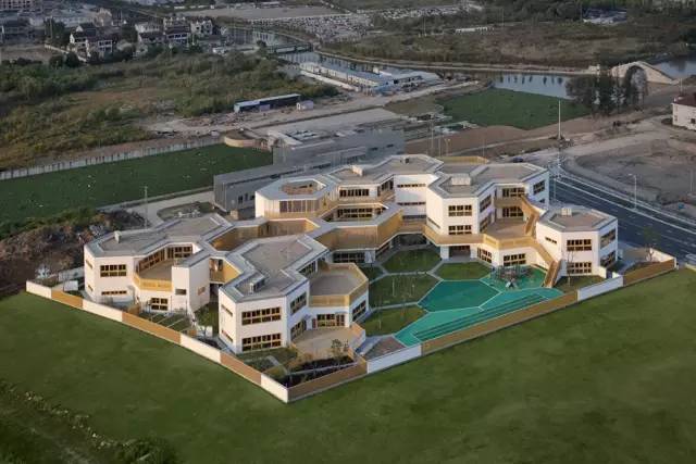 华师大长宁区,上海华师大附属小学和临港明珠