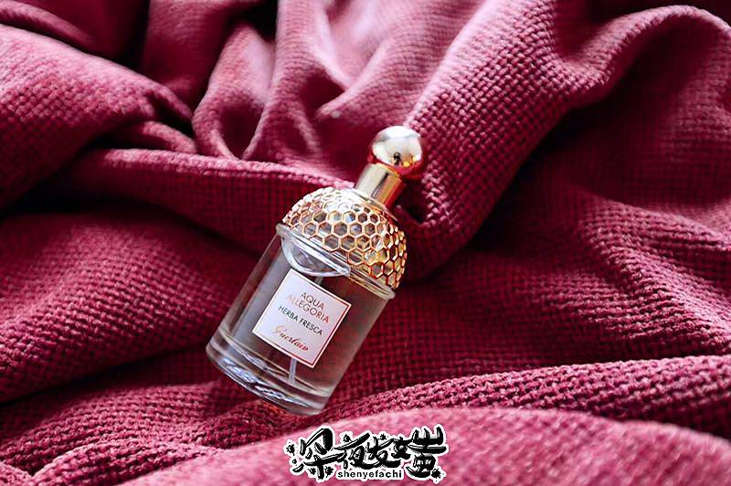 为什么买的香水味道一样的,为什么别人买的香水那么好闻