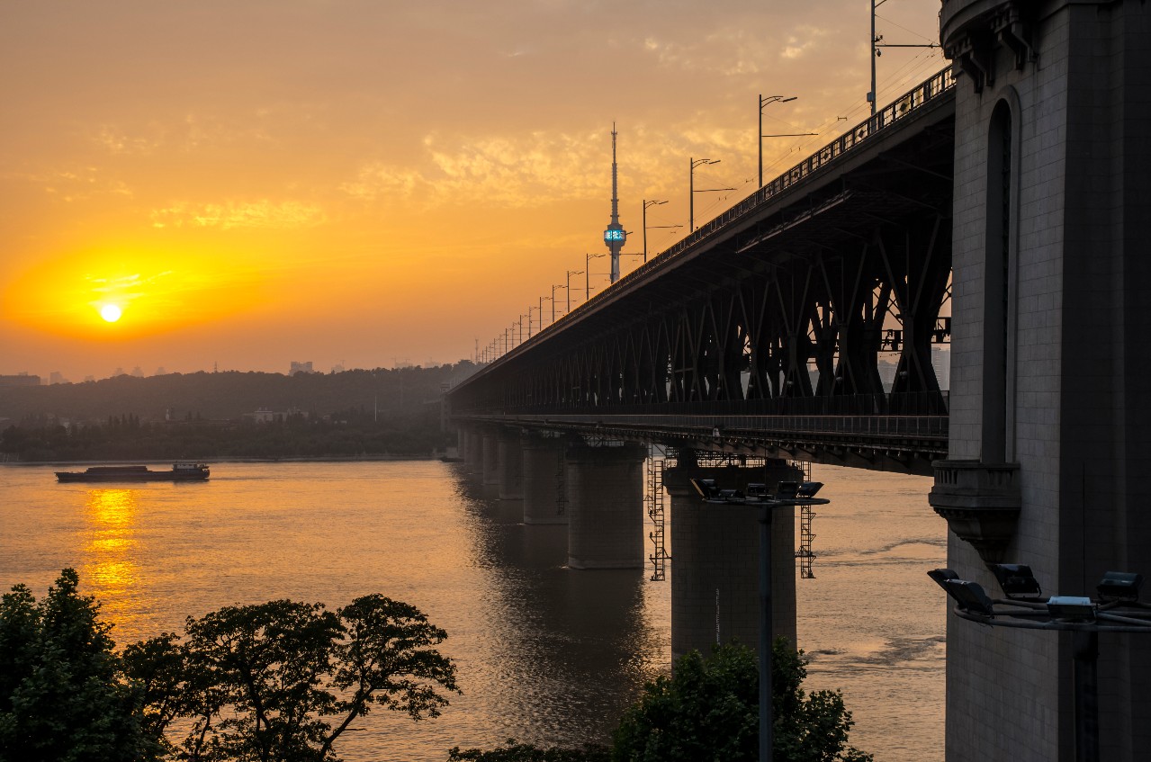 你们在北京创业，我们在武汉吃虾