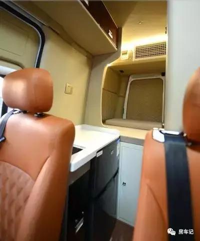 上汽大通v80长轴中顶自动挡房车,2019款大通v80豪哥自动挡房车