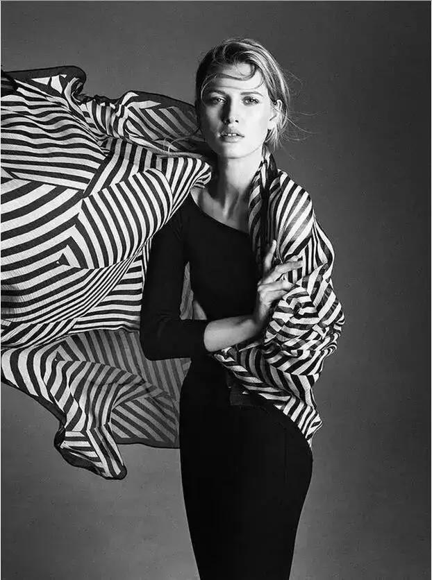 夏天丝巾系法大全,夏天长方形丝巾搭白衬衫的系法