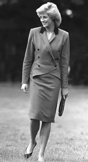 jimmychoo属于什么档次,jimmychoo春夏品牌发布会