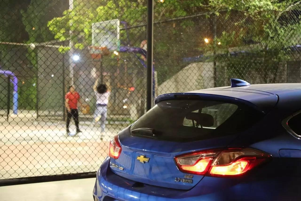 国外科鲁兹两厢掀背版试驾,二手科鲁兹两厢掀背最新用车感受