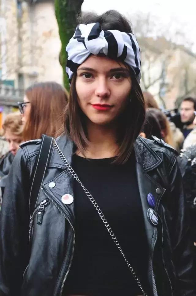 夏天丝巾系法大全,夏天长方形丝巾搭白衬衫的系法