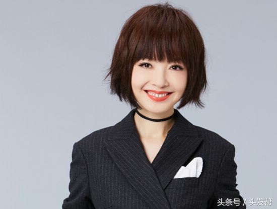 唐嫣遮挡发际线刘海,发际线太高是唐嫣五官硬伤