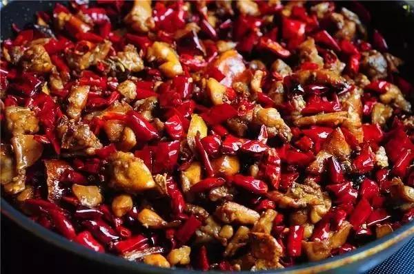 活老鼠、可爱兔兔、牛粪……这些你敢吃吗？有人视它为美食！