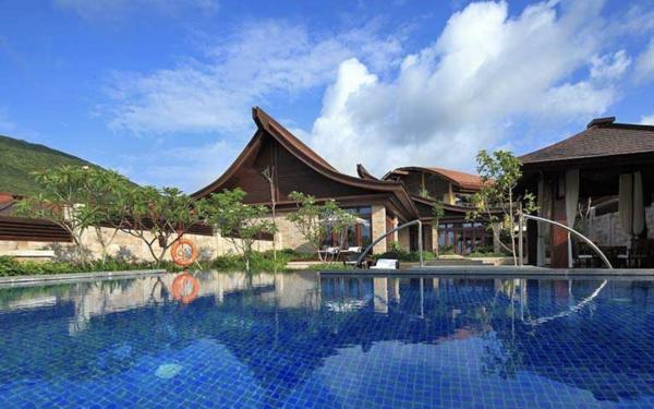 如何能选择性价比最高的亚龙湾酒店