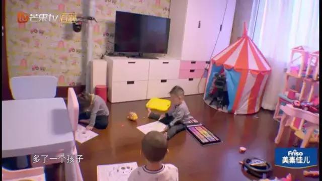 妈妈是超人伊能静妈妈抱米粒,妈妈是超人伊能静抱大儿子