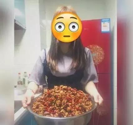 活老鼠、可爱兔兔、牛粪……这些你敢吃吗？有人视它为美食！