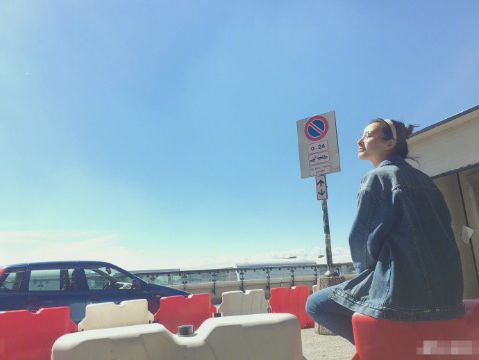 吴昕看马德里竞技比赛,吴昕韩国拍照