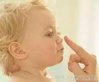 1岁以下不要这样逗宝宝玩,父母逗孩子玩的正确方法