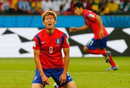 韩国球迷赛前讽国足：踢得烂，球迷丑！赛后又骂韩国队：丢人！