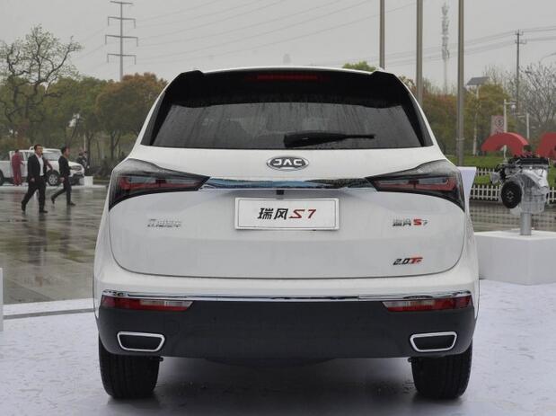 连模仿大咖众泰都转原创风了，这款15万的七座四不像凭啥能火？