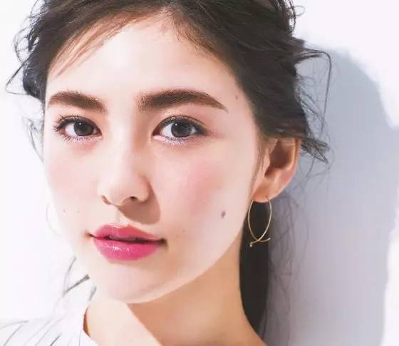 清新淡雅甜美妆,温柔知性淑女妆