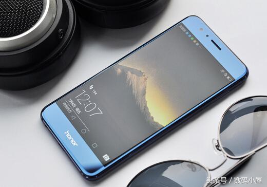 华为光荣9遭曝光！正面指纹，取消耳机插孔