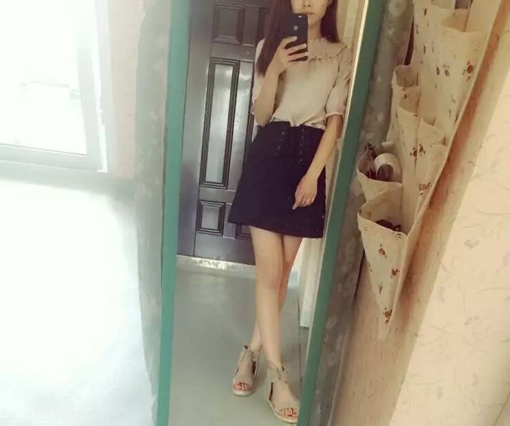 她们为别人穿的衣服，最后都一件一件脱了下来