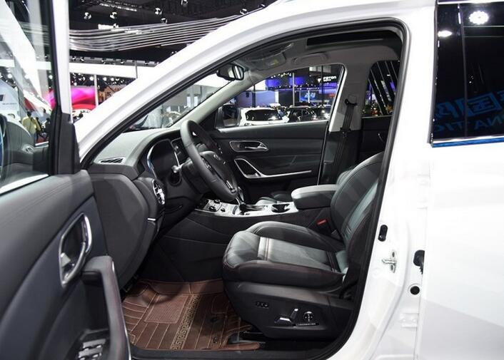 连模仿大咖众泰都转原创风了，这款15万的七座四不像凭啥能火？