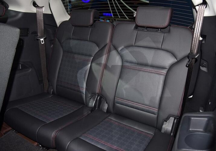 连模仿大咖众泰都转原创风了，这款15万的七座四不像凭啥能火？