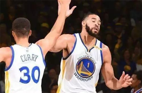 被“五大囧”摧毁的篮球人生，他真的是个脑残吗？