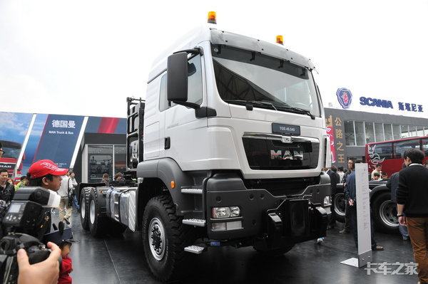 世界上最大的大件牵引运输车,德国曼tgx大件牵引车