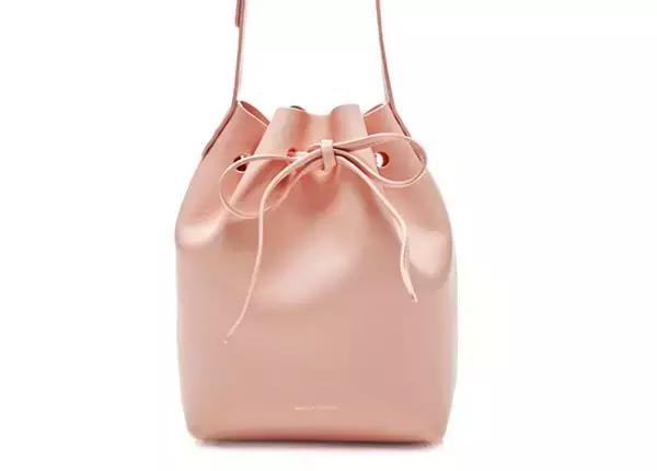 旅行如何搭配两个包包呢,夏季旅游包包搭配技巧