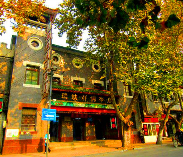 除了自驾或跟团之外，只需花1到3块钱，就能找到最美济南