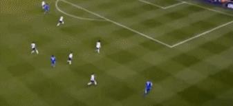 足球搞笑视频点球踢脸,足球拍的搞笑视频