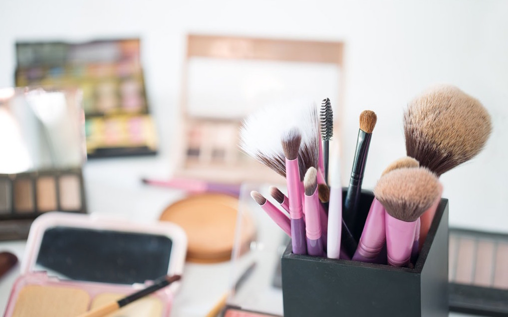 脸上痘痘告诉你身体哪里出了问题,脸上起痘痘对应的是哪里有问题