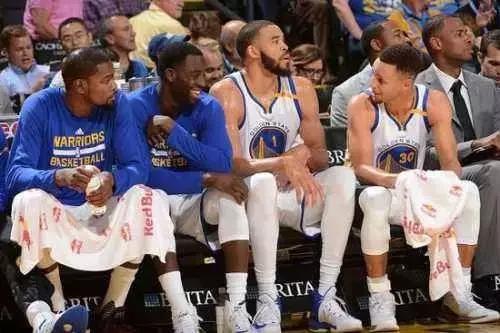 被“五大囧”摧毁的篮球人生，他真的是个脑残吗？