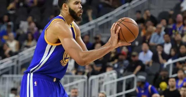 被“五大囧”摧毁的篮球人生，他真的是个脑残吗？