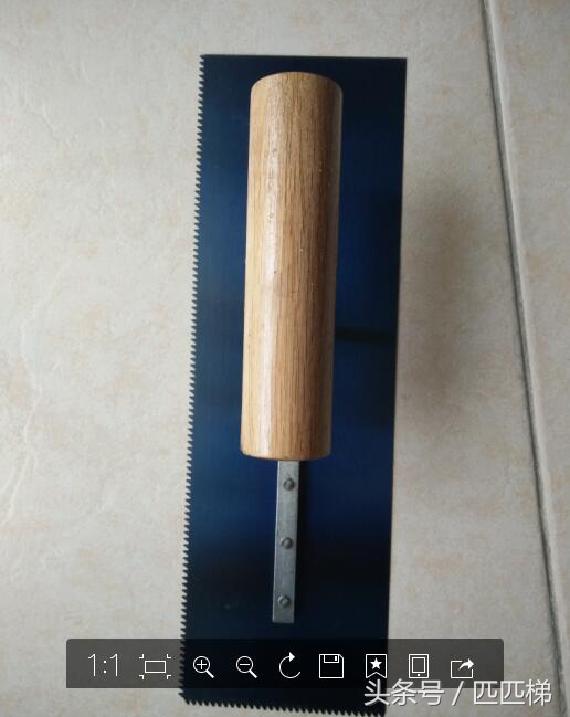 如何区分水泥篮球场和塑胶篮球场,彩色篮球场是不是水泥地