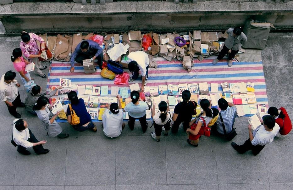 摆地摊创业1000元,摆地摊怎么样才能挣1000元