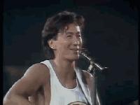 歌王许冠杰一家六口现身,许冠杰是第几代歌王