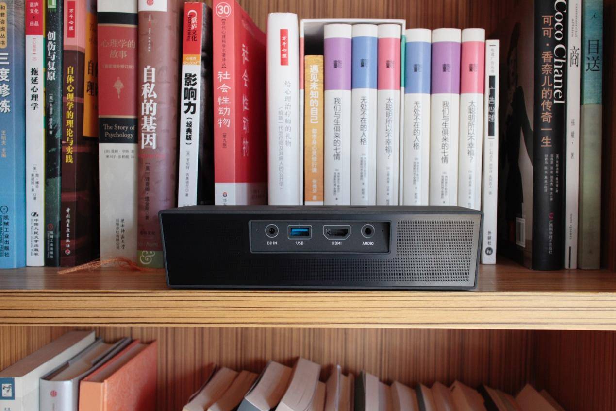 微鲸变维打击小米乐视：私人移动影院，一秒自动变焦